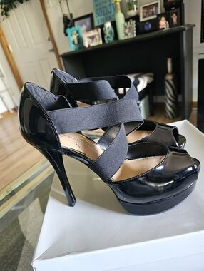 Women’s Jessica Simpson Black Patent Peep-Toe Platform Heels with Elastic Straps